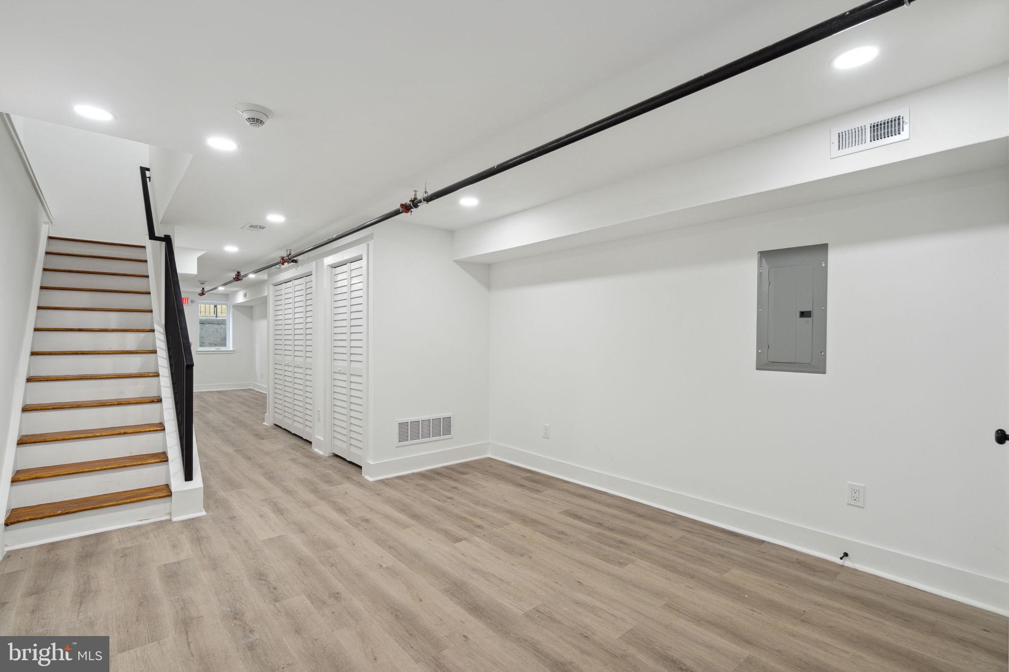 OLDE KENSINGTON - Residential Lease