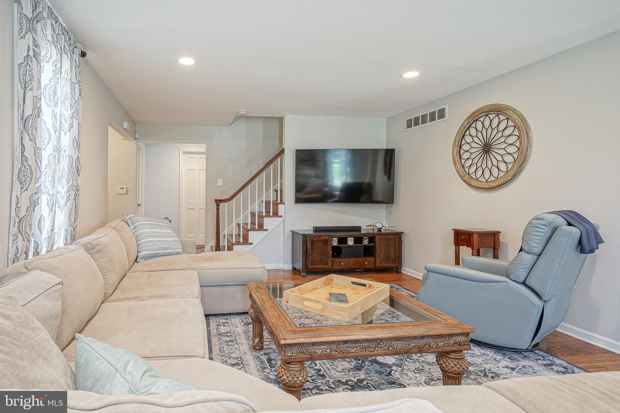 8 BRONDESBURY DRIVE