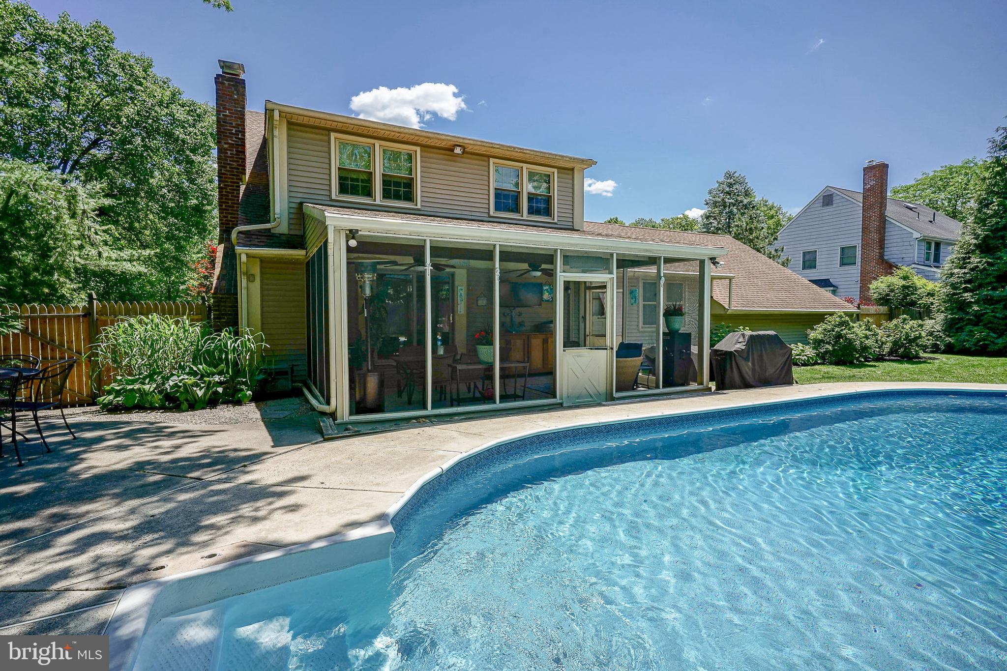 8 BRONDESBURY DRIVE