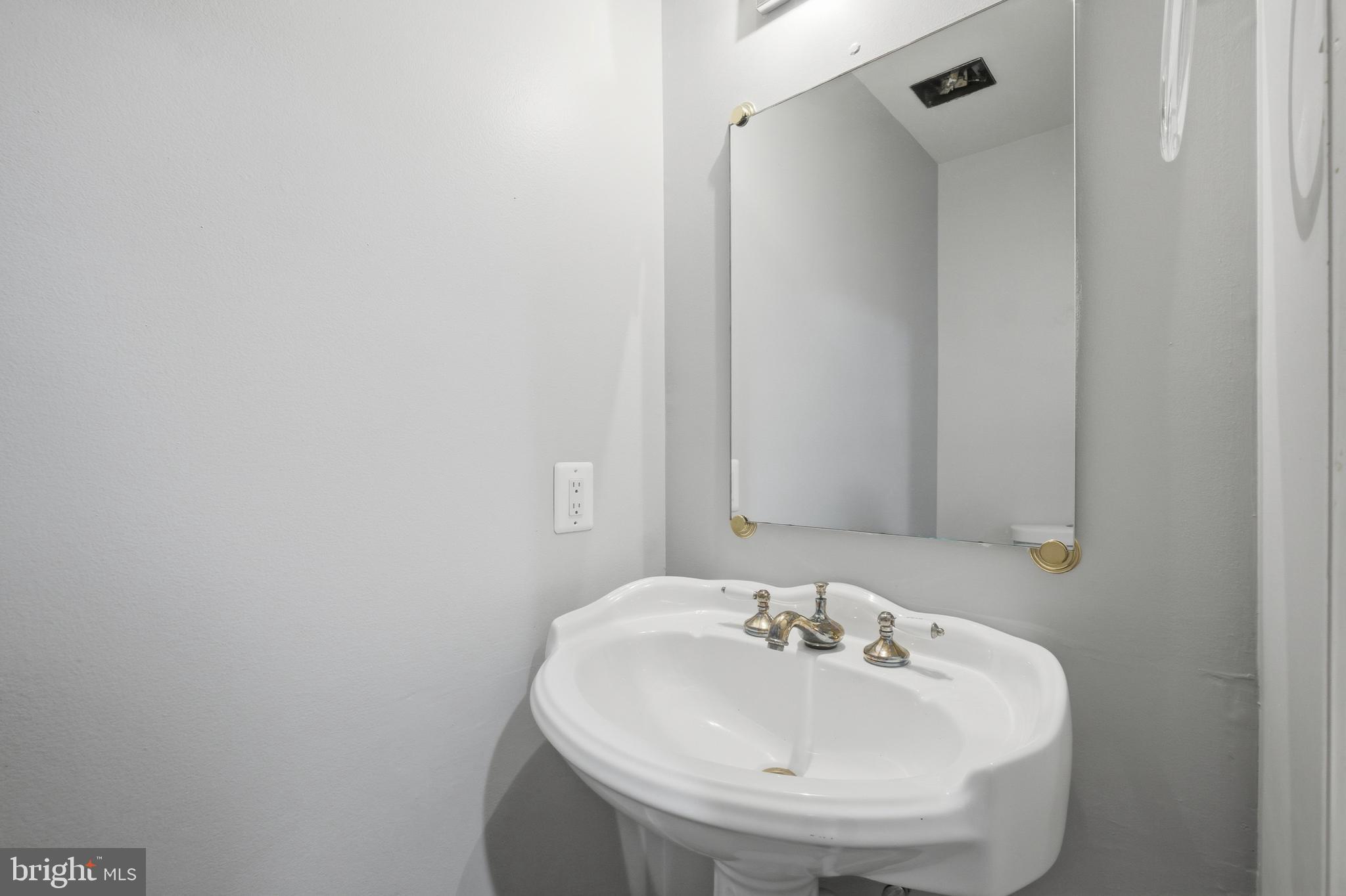 WOODLYN CROSSING - Residential