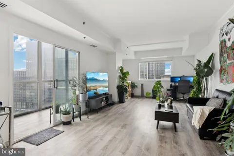 1211 S Eads Street Unit 1701, Arlington, VA MLS: VAAR2058080