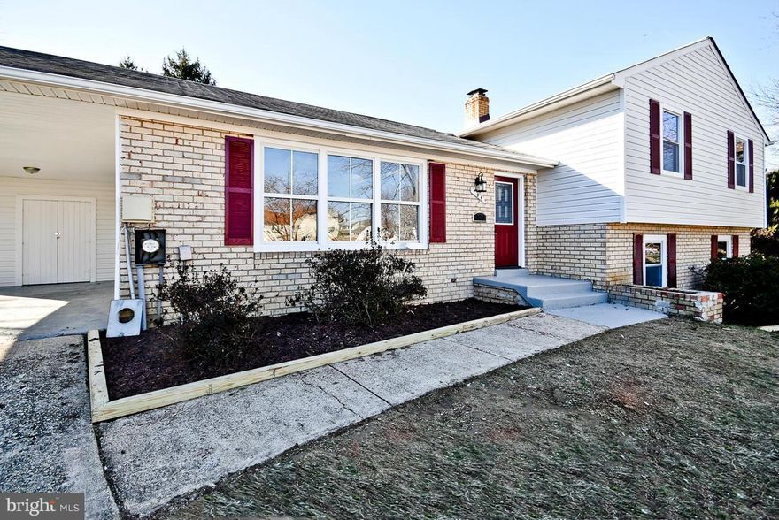 Stunning Renovation w/4Br s, 3 Full Bath . Gorgeous Kitchen with 42  Cabinets, SAMSUNG SS Appliances, Granite Countertops. Custom Back Splash.New Hardwood and Recess Light throughout, Ceiling Fans. MBR with Walk In Closets & Custom Tiles. Tray Ceiling in family Room. New Water Heater, New Central AC System. Tray Ceilings & Crown Moldings. FR in 1st Basement. 4 LVL Home.  Call CSS