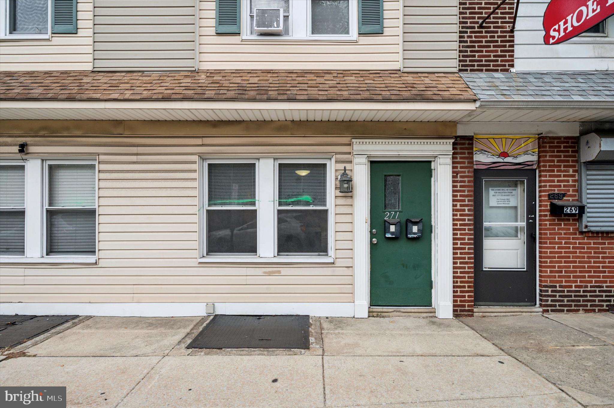 271 N WYCOMBE AVENUE 1