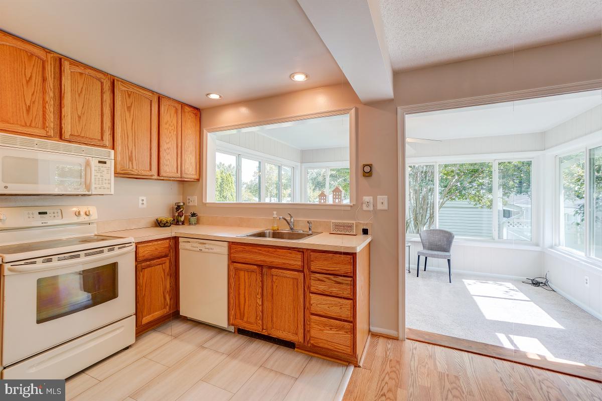 LEISURE WORLD - Residential