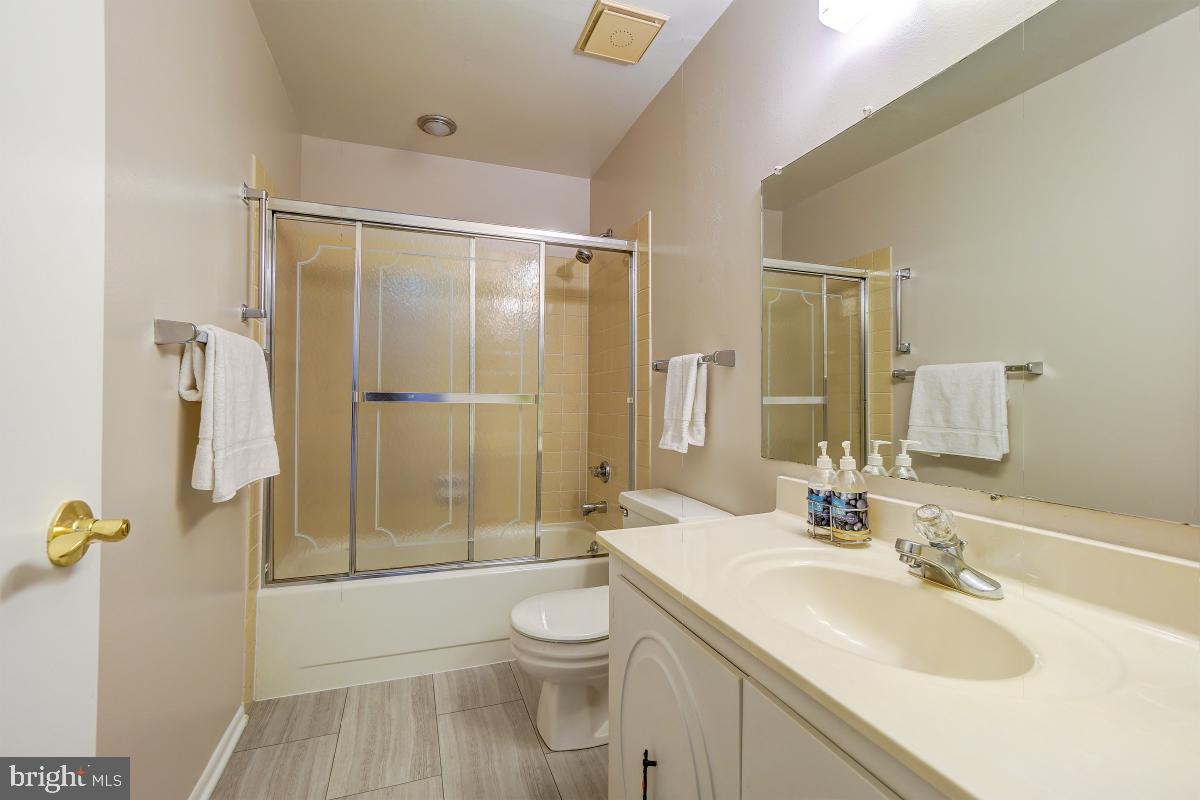 LEISURE WORLD - Residential