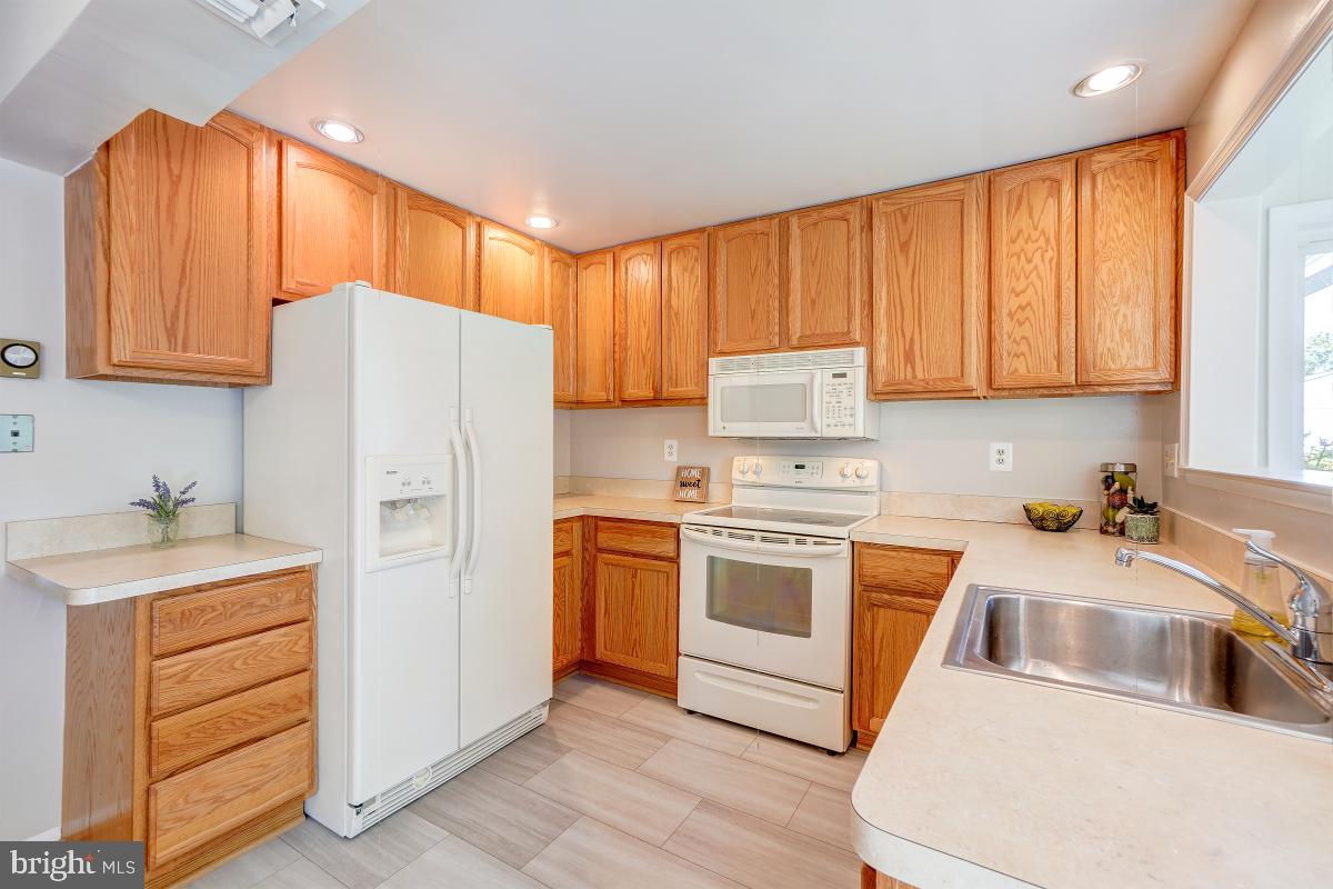 LEISURE WORLD - Residential