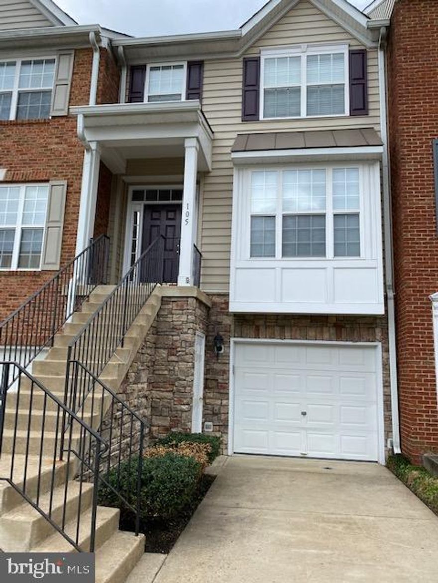 THIS HOME IS IN POPULAR PORT AQUIA IN STAFFORD! 4 BEDROOMS, 3.5 BATHROOMS, MORE THAN 2200+ FINISHED SQ FT.  GOURMET KITCHEN W /42 INCH CABINETS, SS APPLIANCES, GLEAMING HARDWOODS, LUXURY MASTER SUITE W/FULL BATH- SEPARATE TUB/SHOWER. BEDROOM AND BATH ON THE ENTRY LEVEL CAN ALSO BE A REC ROOM. DECK W/BACK YARD, GARAGE AND STORAGE, PETS CONSIDERED CASE BY CASE BASIS.  NEAR I95, MILITARY BASES, COMMUTER LOTS, HOV LANES, SHOPPING AND MORE.