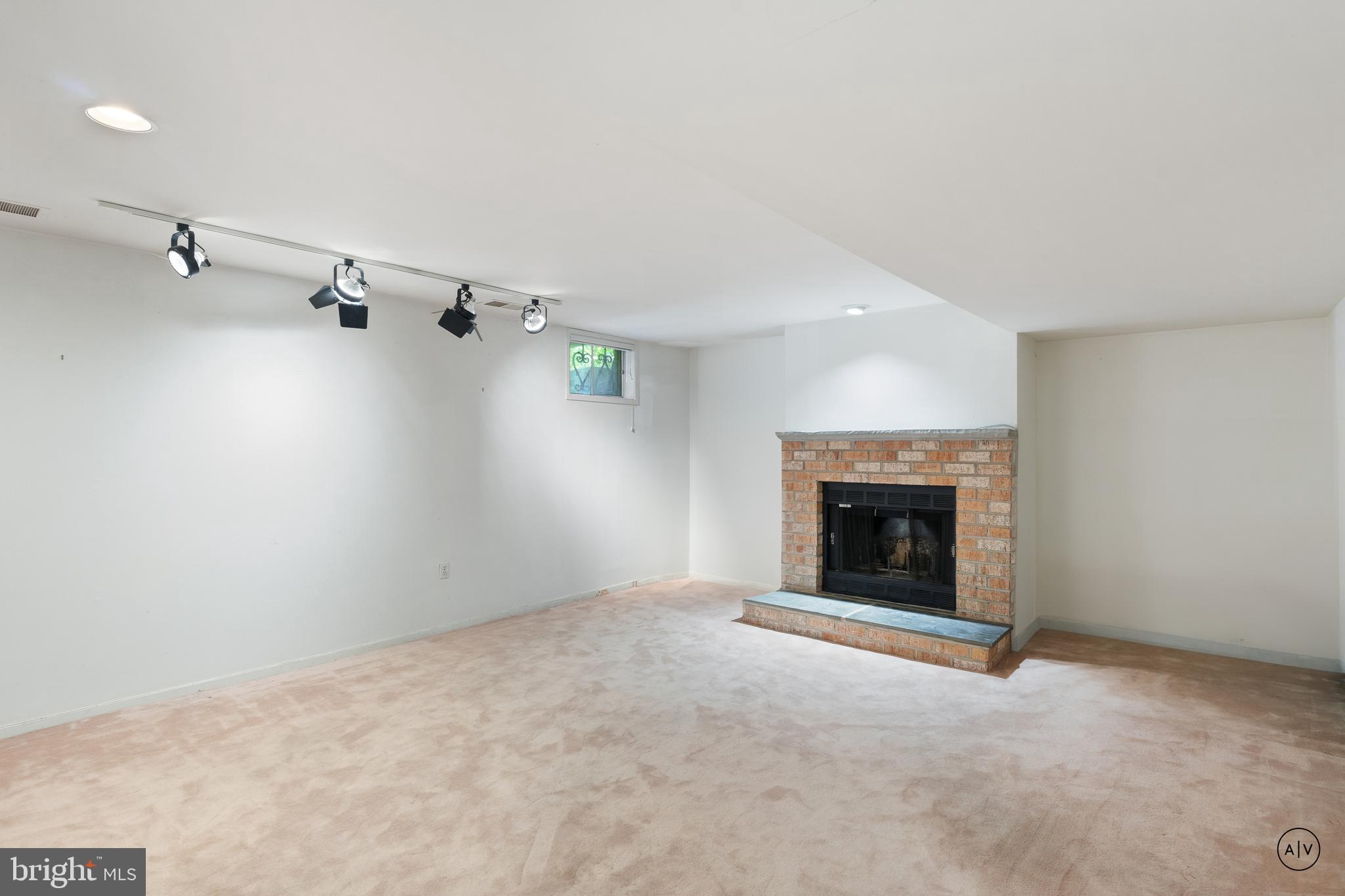 TIMBERLAWN - Residential