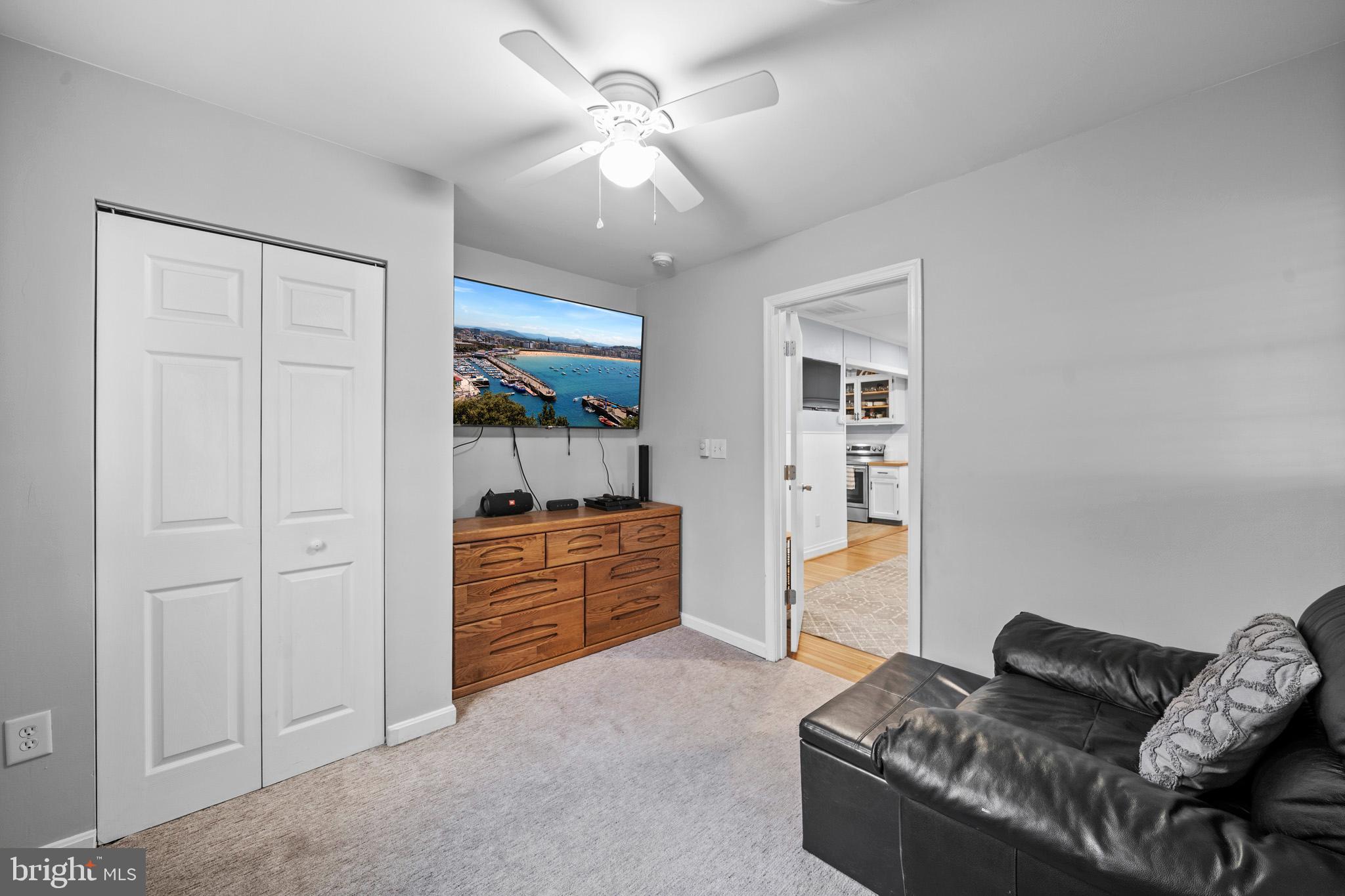 LONG BEACH - Residential