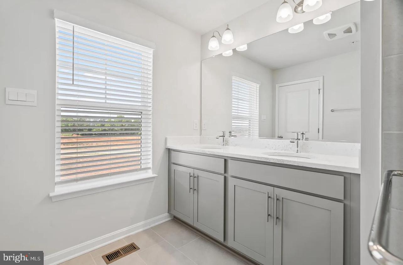 RENN QUARTER - Residential Lease