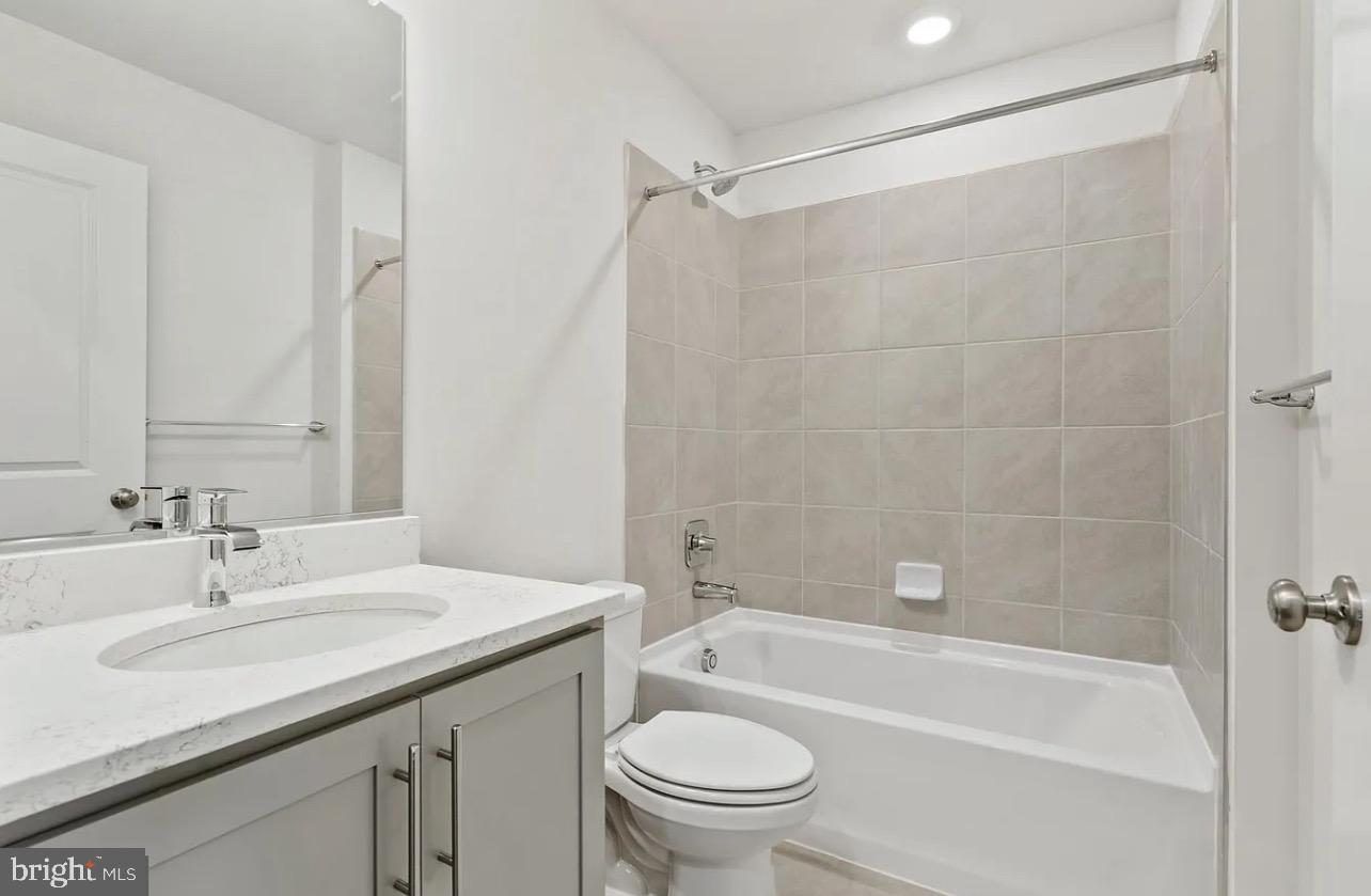 RENN QUARTER - Residential Lease