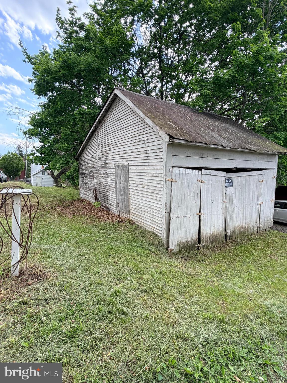 124 LINCOLN WAY WEST