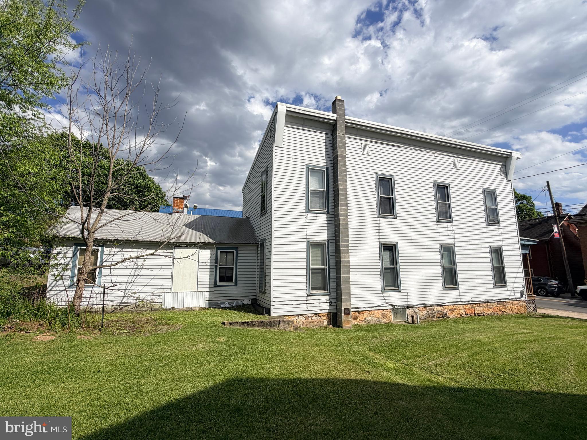 124 LINCOLN WAY WEST