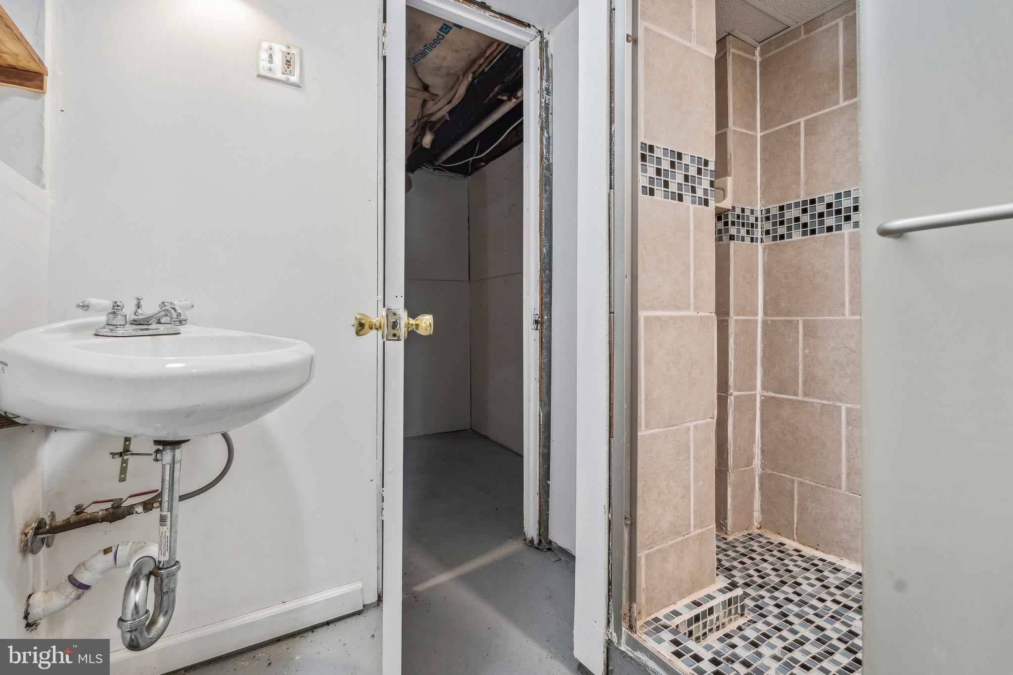 ROSELAND HEIGHTS - Residential