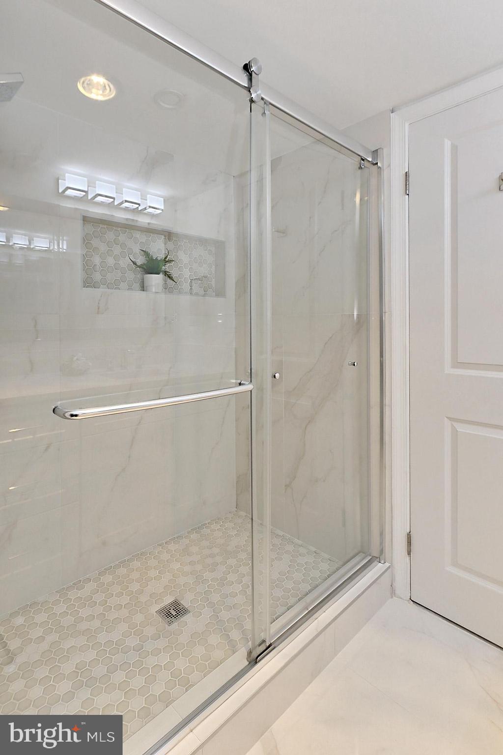 ARLINGTON RIDGE - Residential