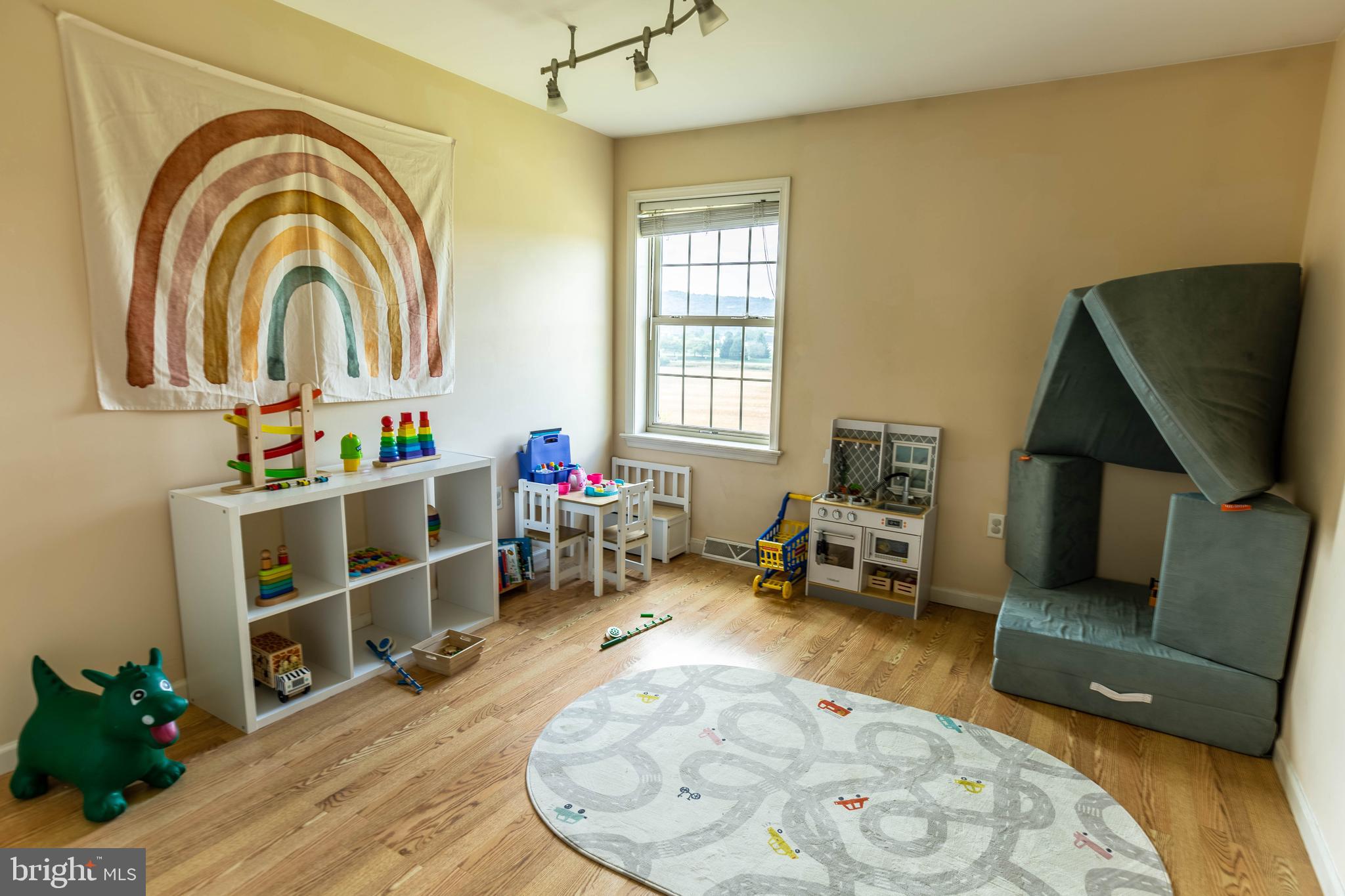 VILLAGE SQUARE COMMONS - Residential