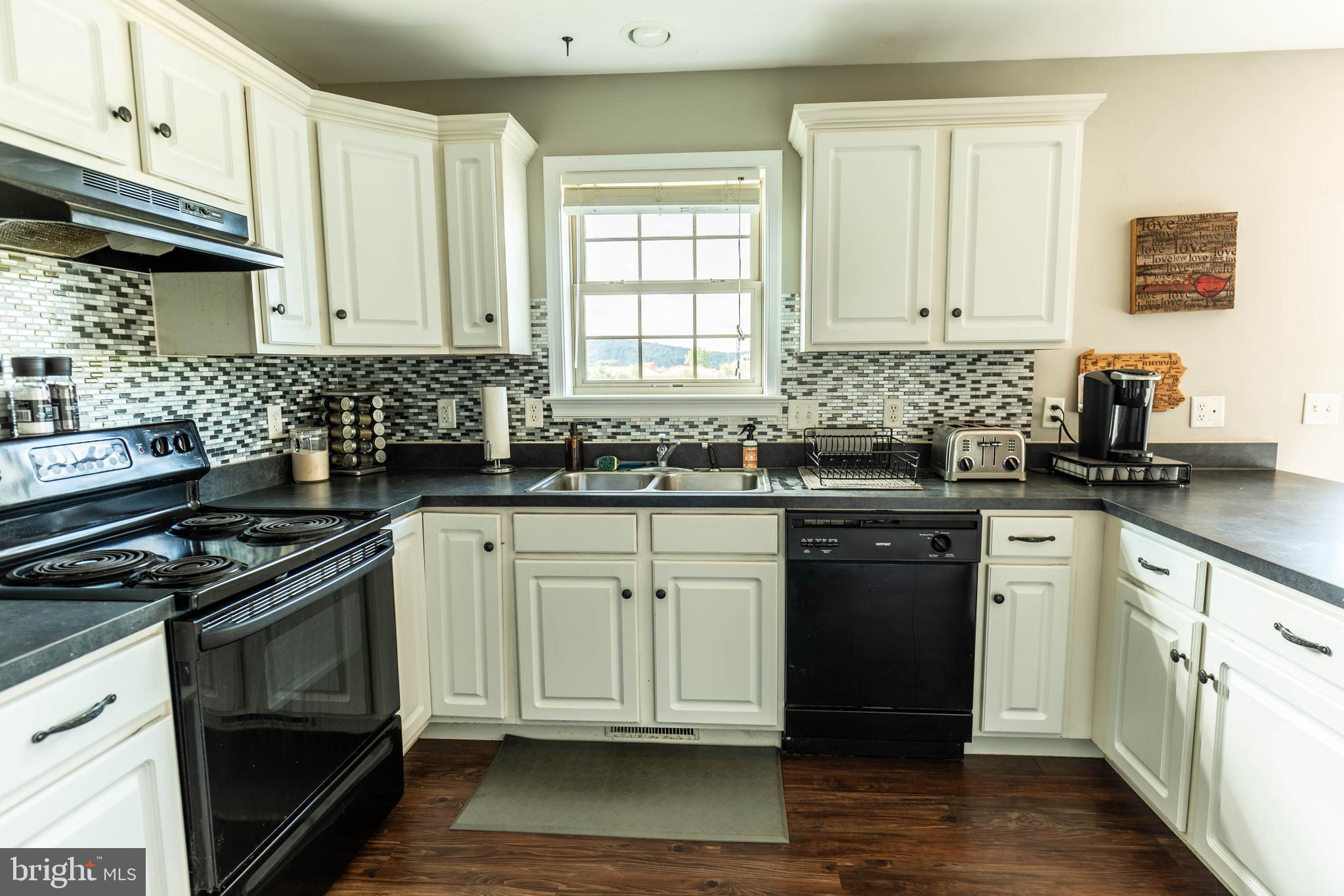 VILLAGE SQUARE COMMONS - Residential