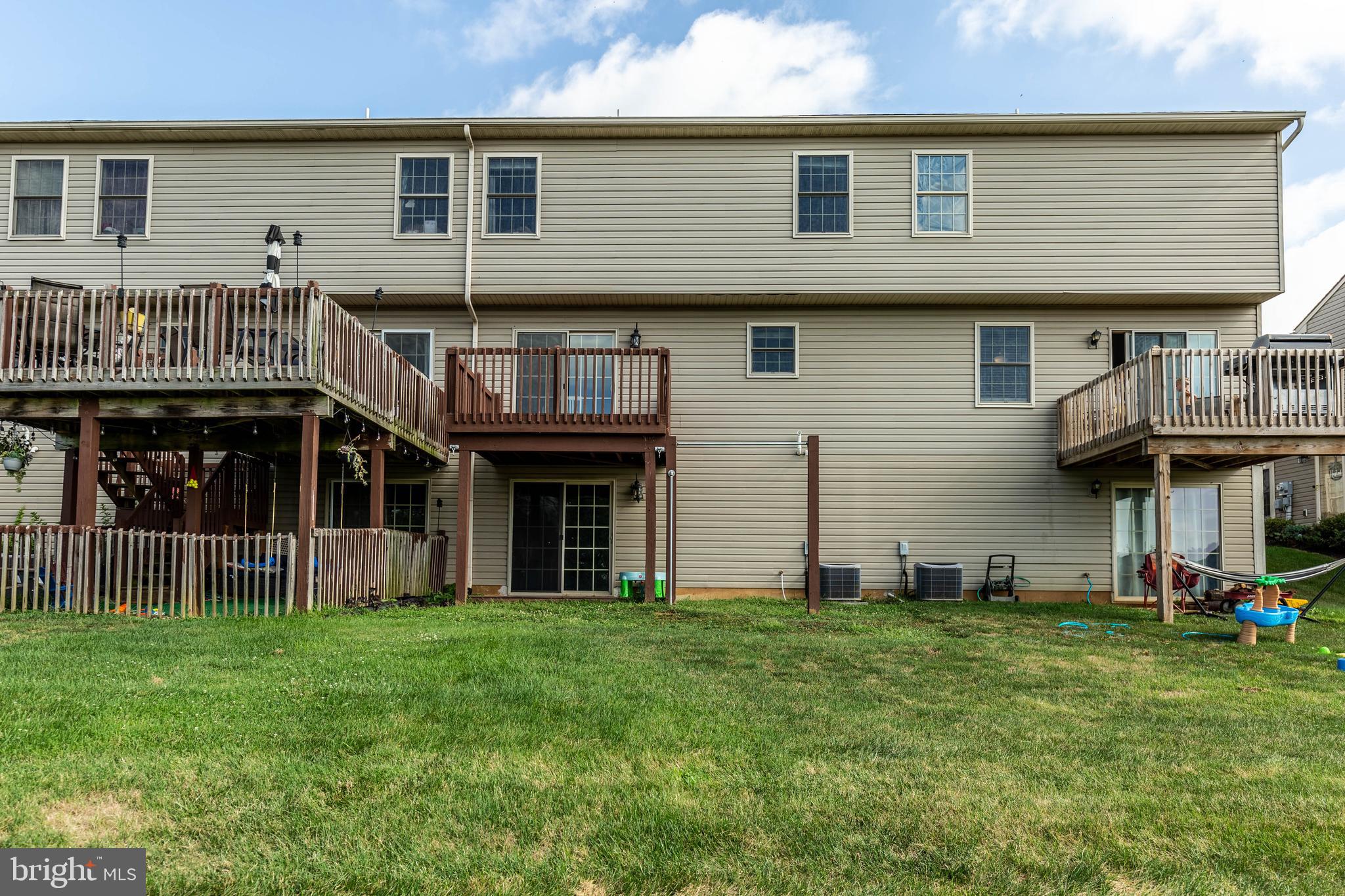 VILLAGE SQUARE COMMONS - Residential