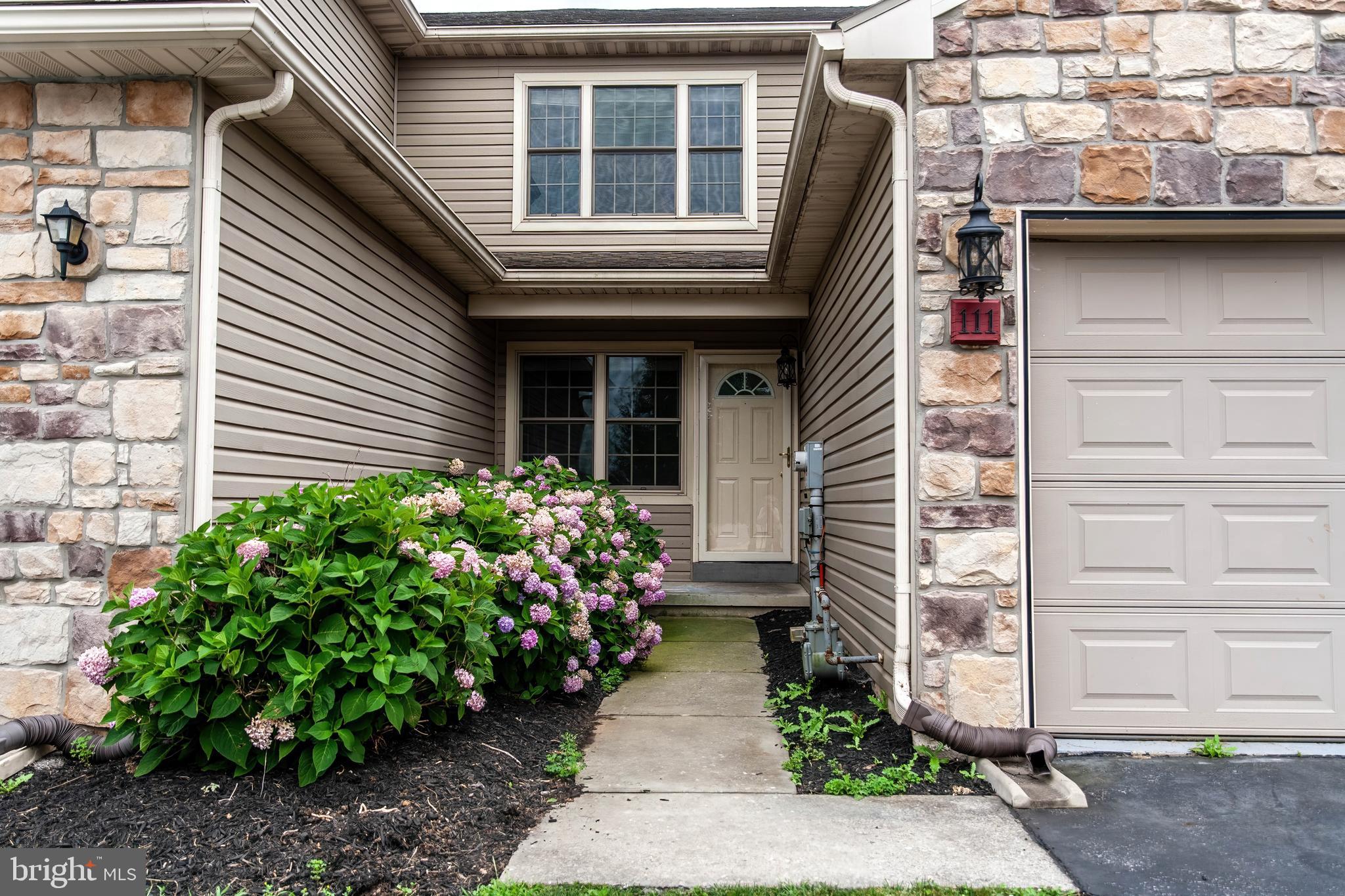 VILLAGE SQUARE COMMONS - Residential