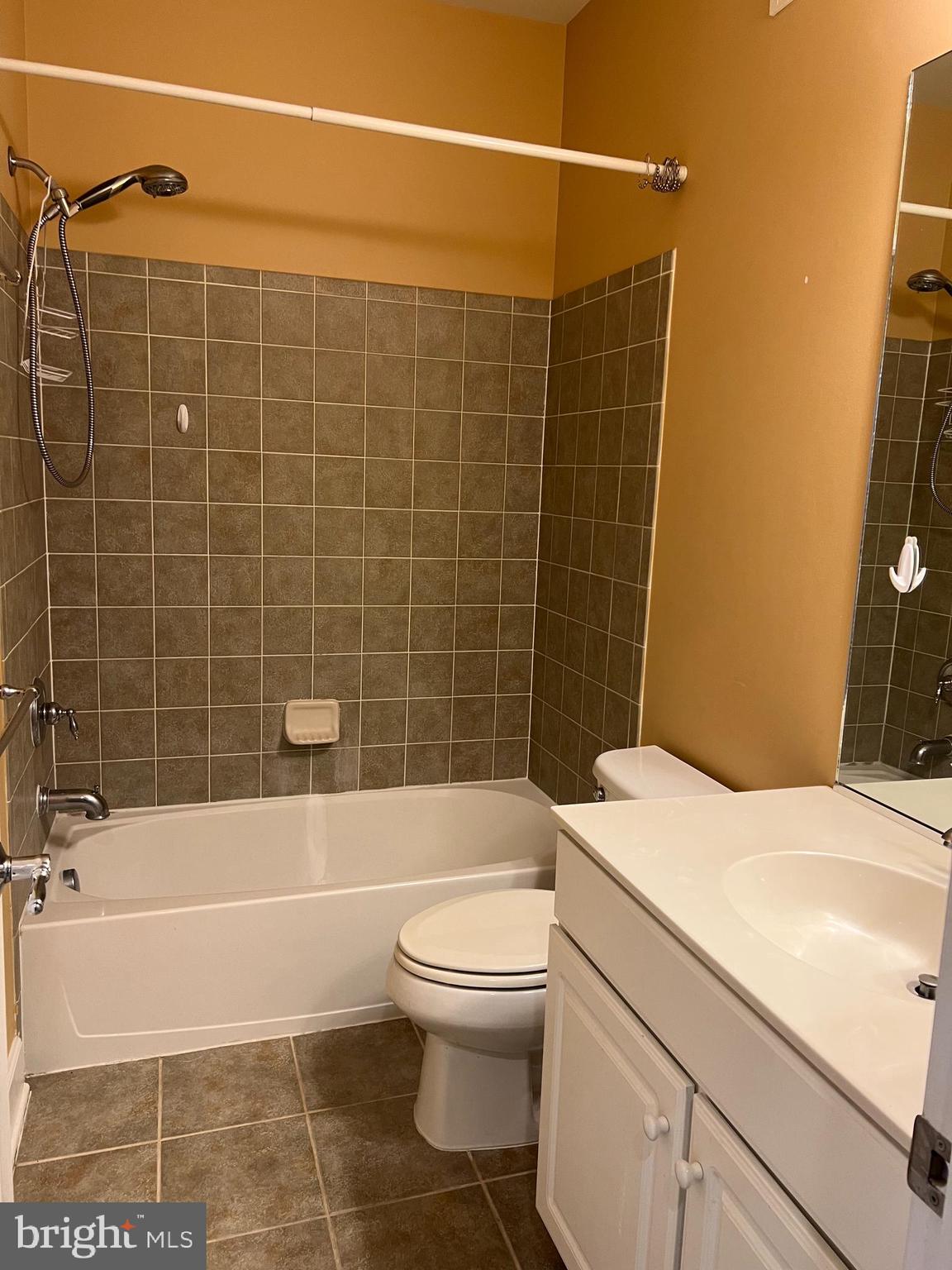 POTOMAC CLUB - Residential Lease