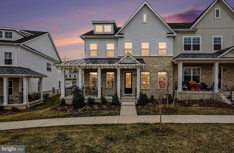 5513 Veltri Terrace, Haymarket, VA MLS: VAPW2109498