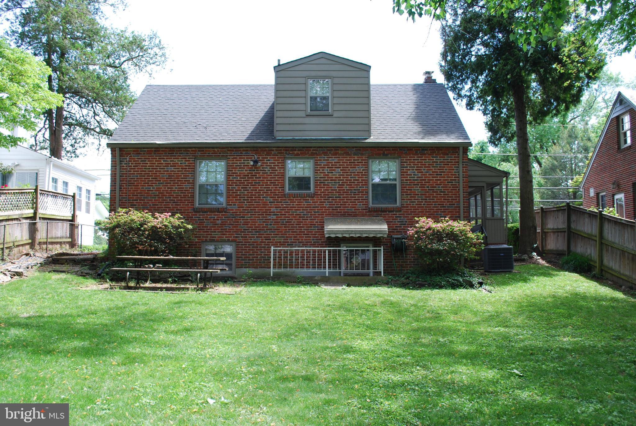 2109 LINDEN LANE