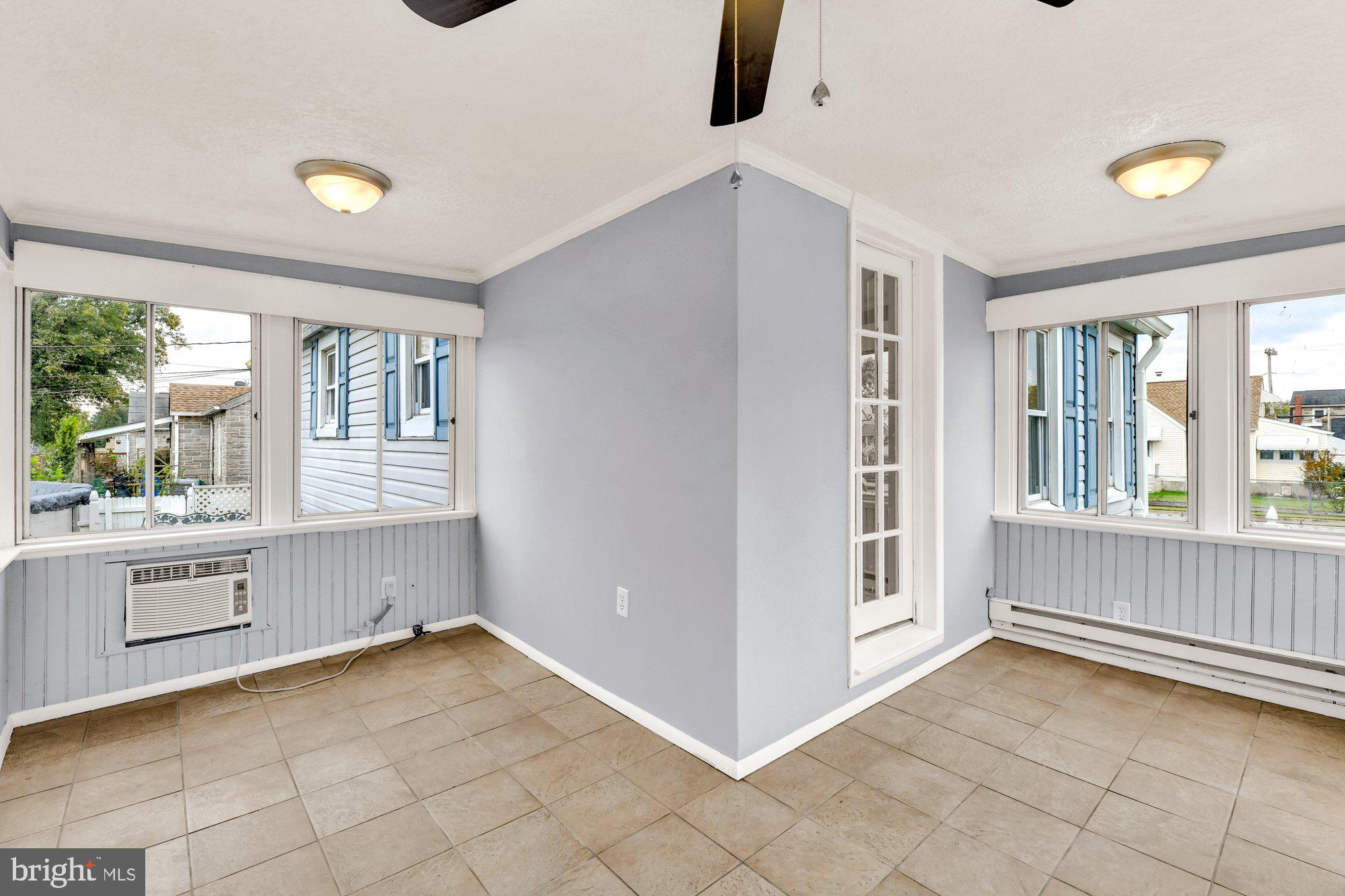 HOLABIRD PARK - Residential