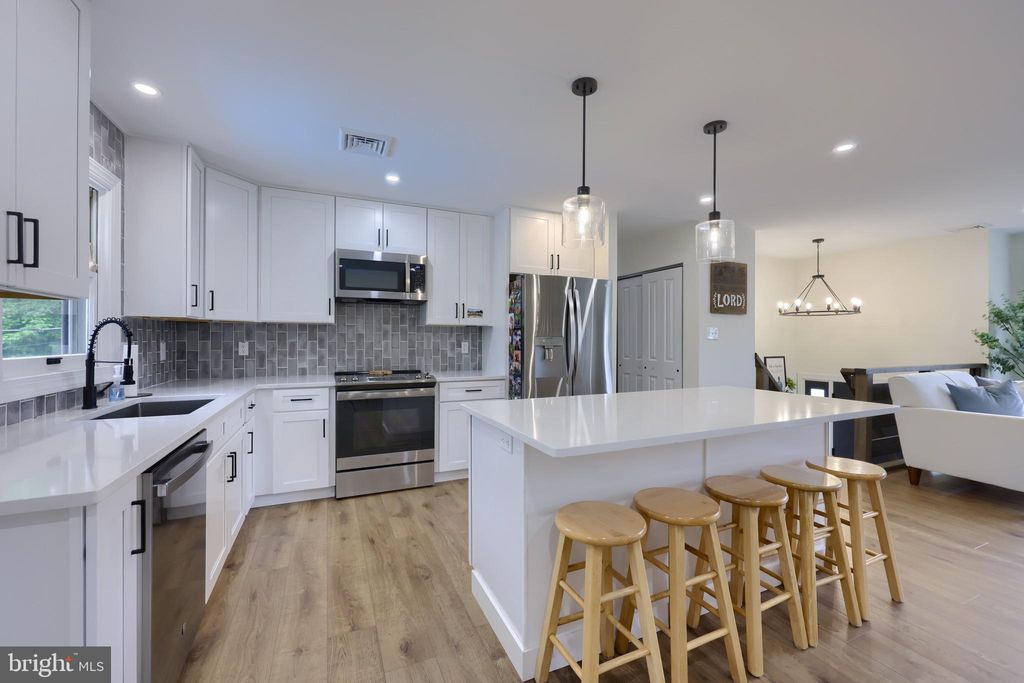 Photo of 424 Nottingham Avenue, Lancaster, PA 17601 (MLS # PALA2051002)