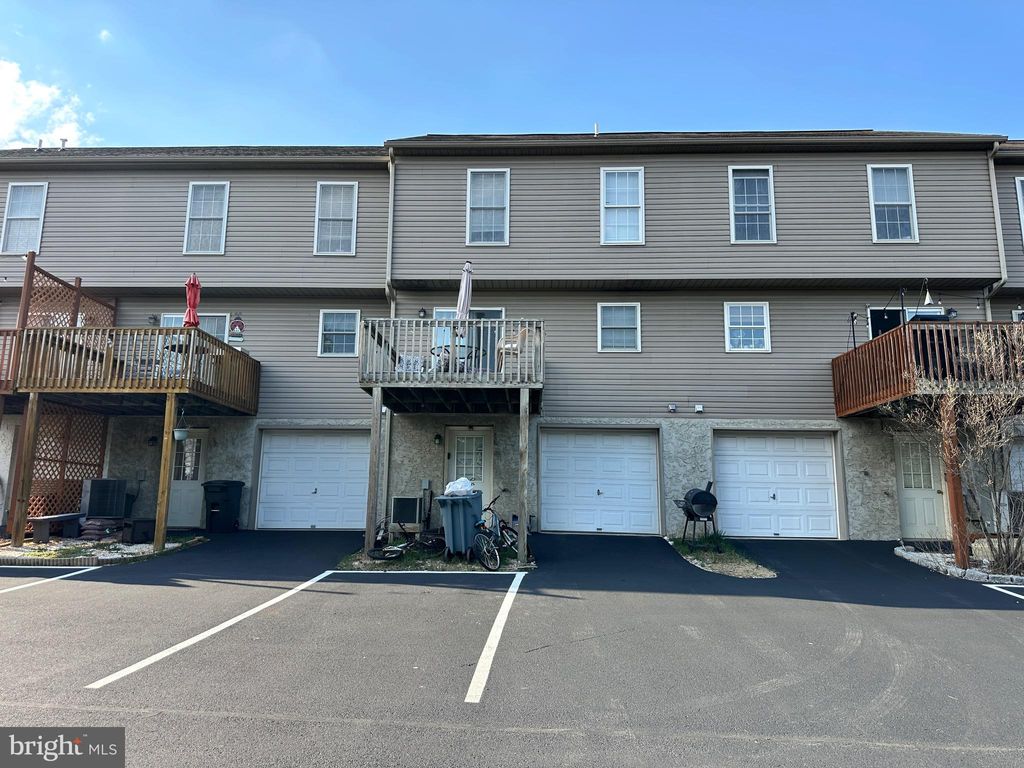 Photo of 770 Knoll Drive, MOUNT JOY, PA 17552 (MLS # PALA2066892)