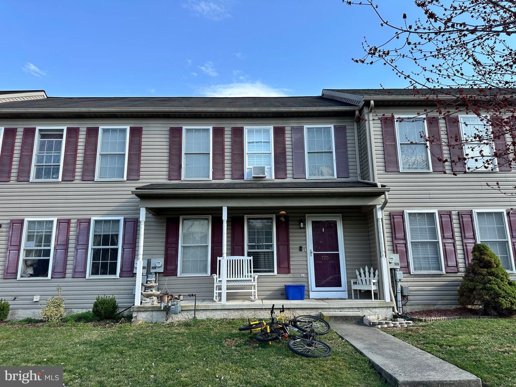 Photo of 770 Knoll Drive, MOUNT JOY, PA 17552 (MLS # PALA2066892)