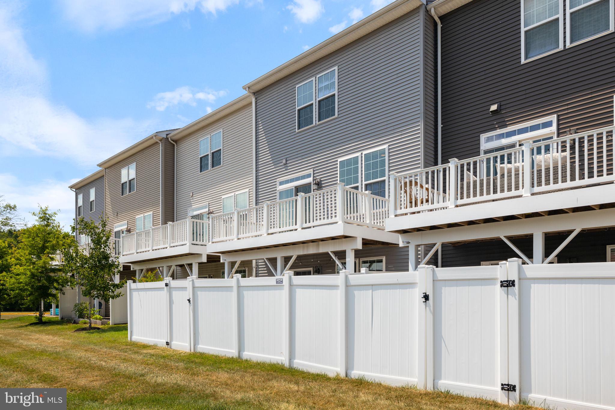 BRADLEY SQUARE - Residential