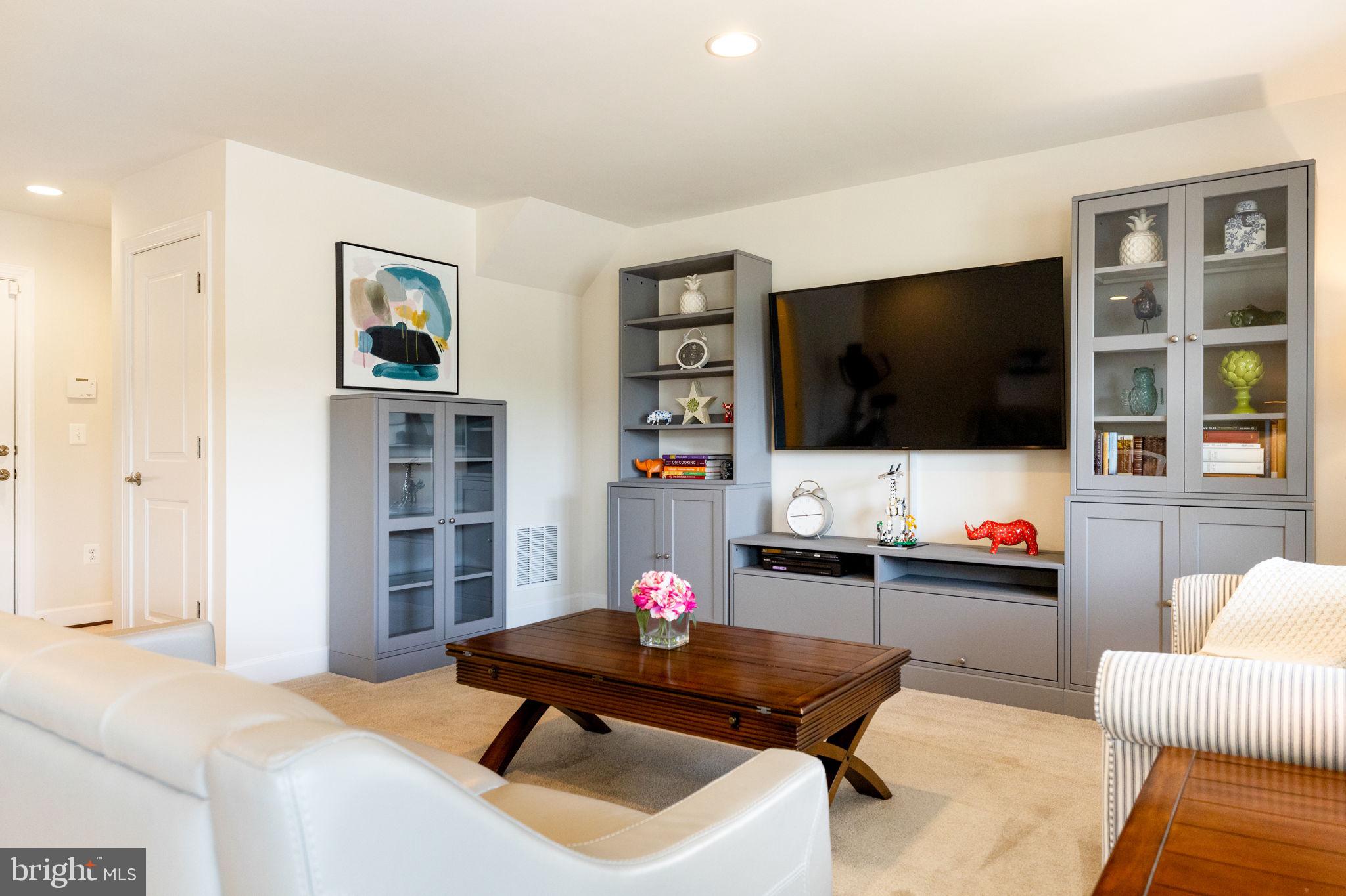 BRADLEY SQUARE - Residential