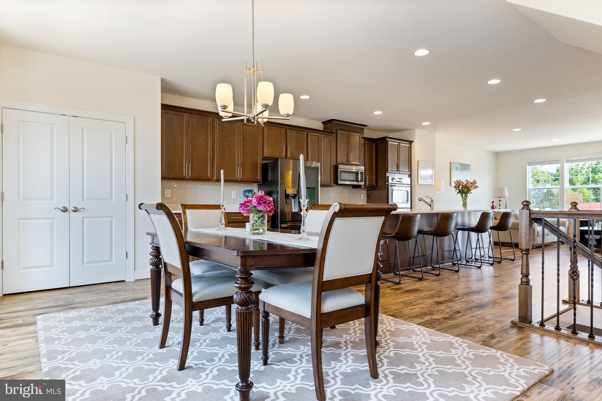 BRADLEY SQUARE - Residential