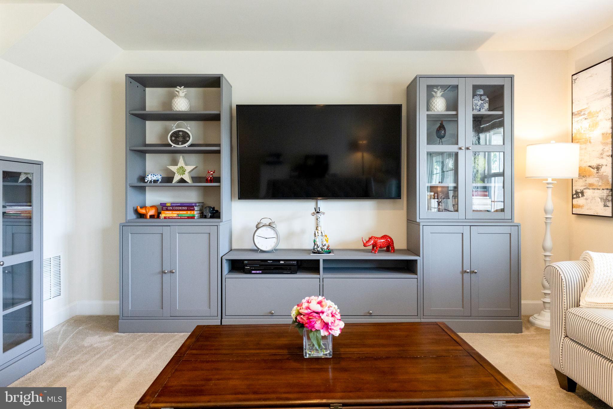 BRADLEY SQUARE - Residential