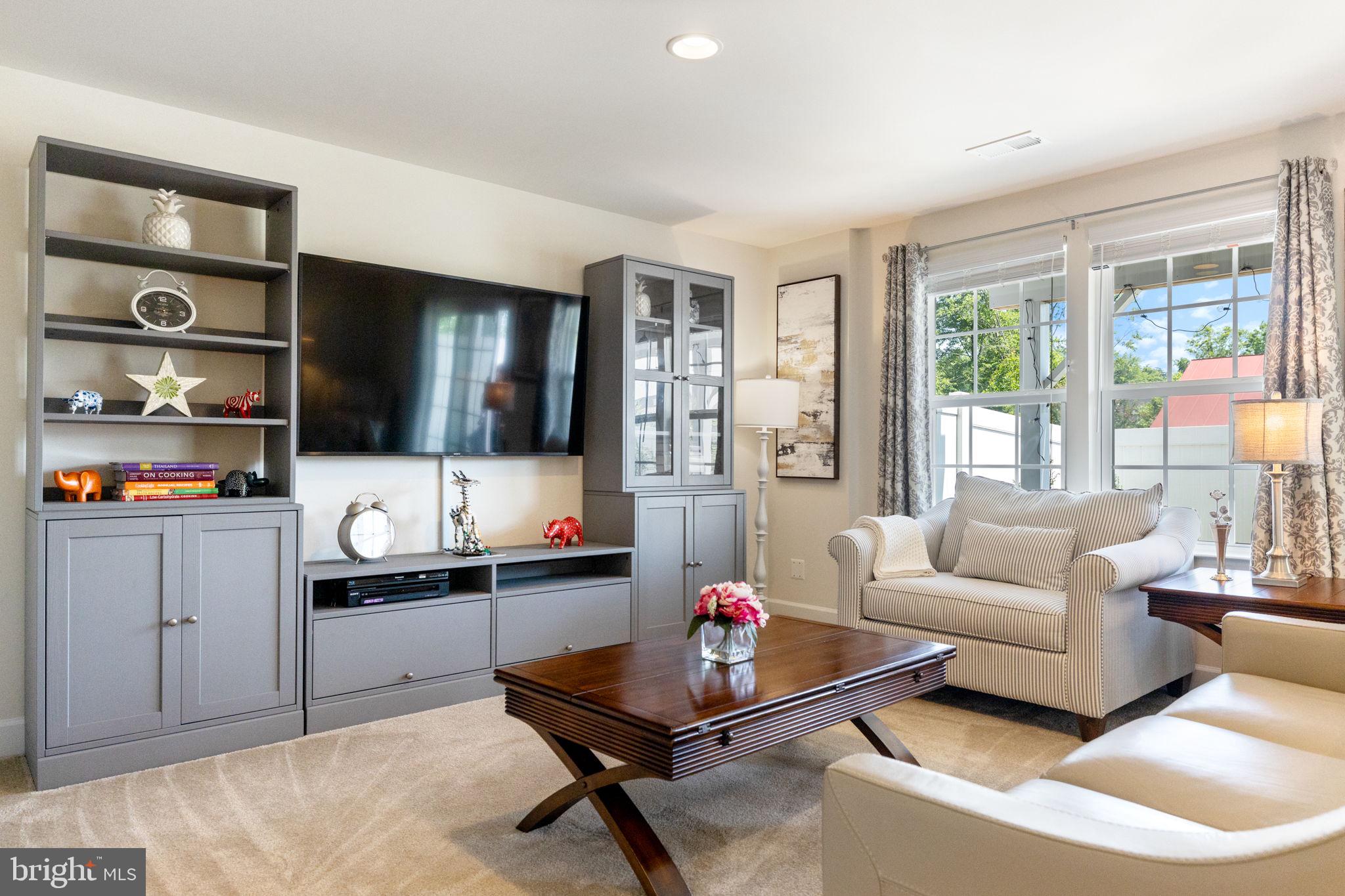 BRADLEY SQUARE - Residential