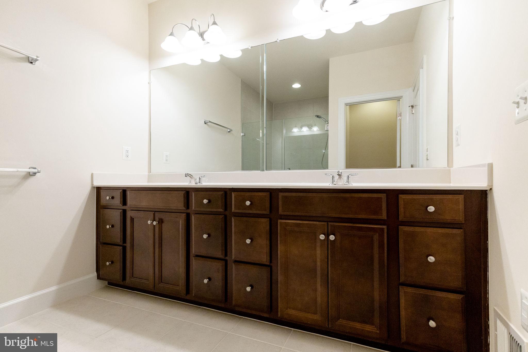 BRADLEY SQUARE - Residential