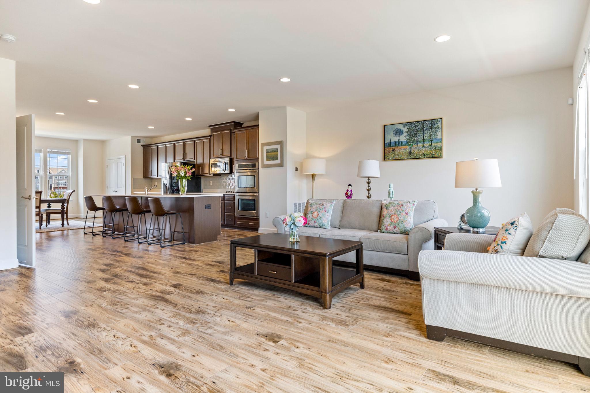 BRADLEY SQUARE - Residential