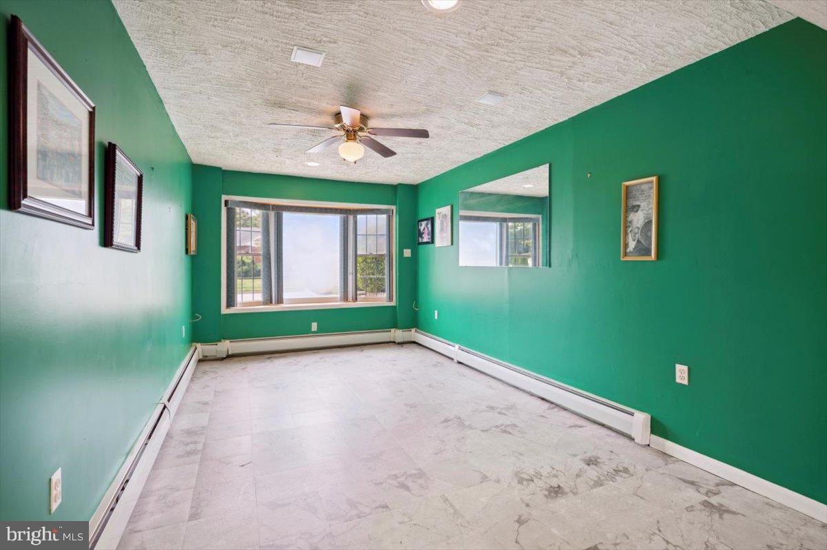 GLADSTONE MANOR - Residential