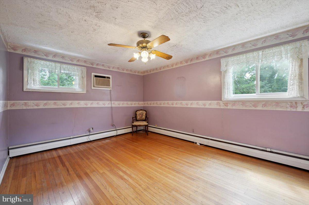 GLADSTONE MANOR - Residential