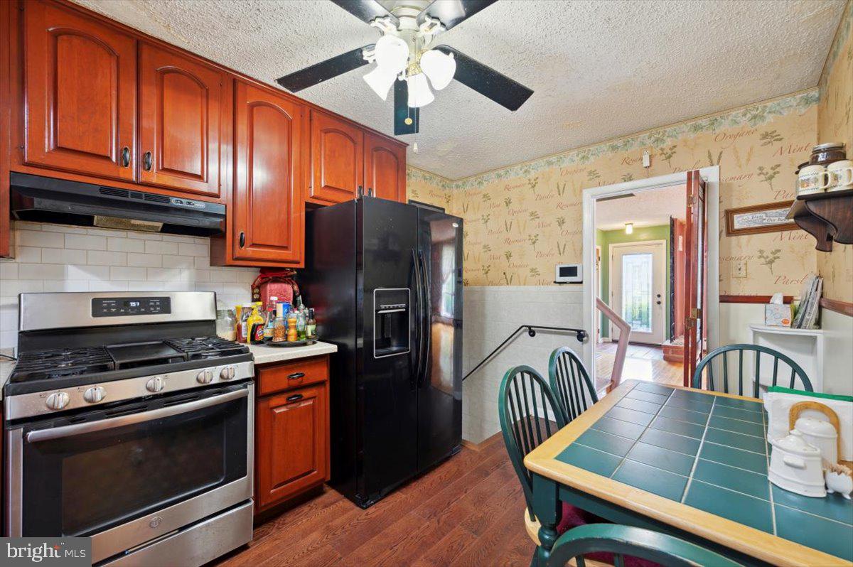 GLADSTONE MANOR - Residential