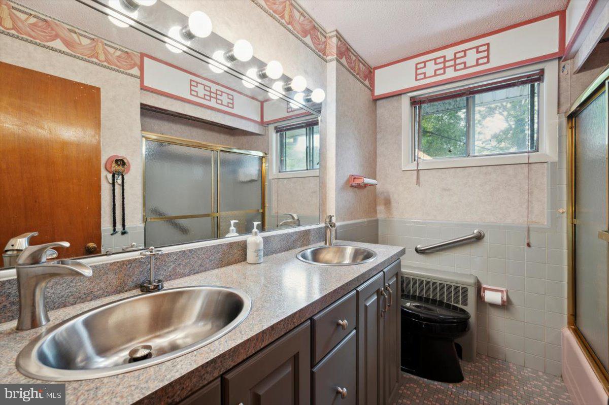 GLADSTONE MANOR - Residential