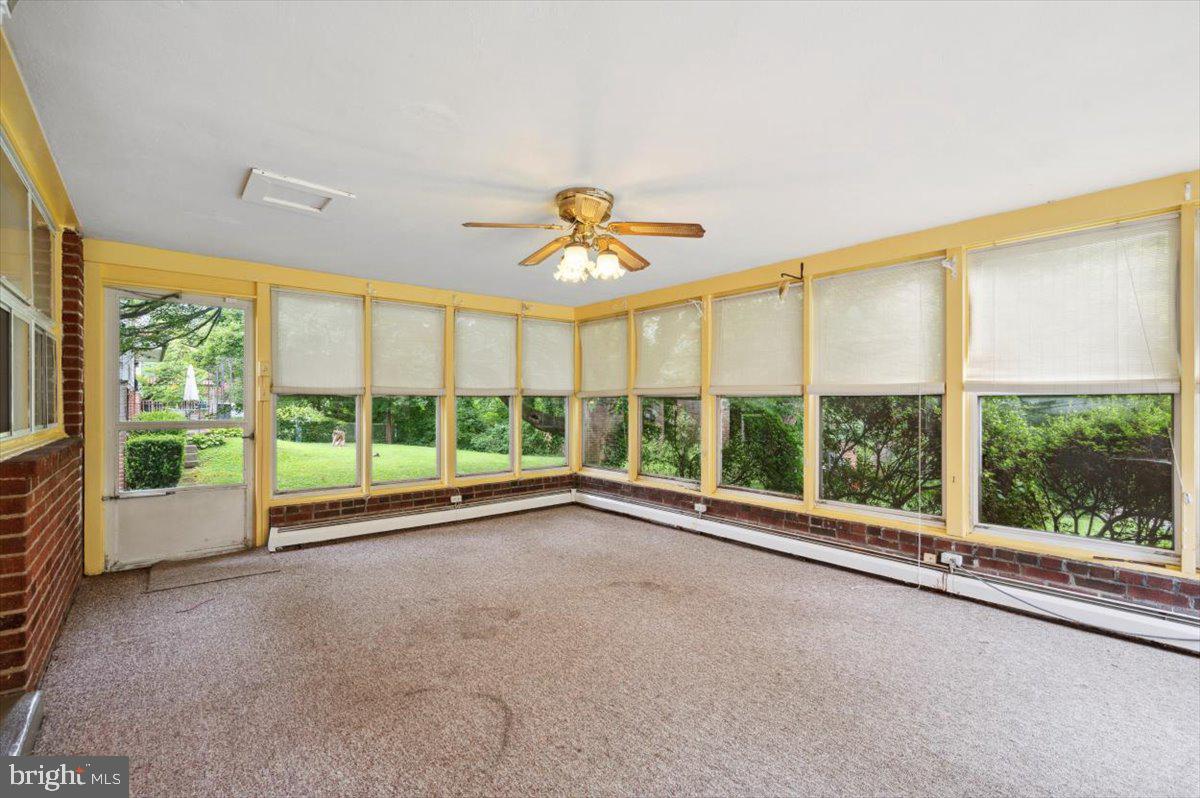 GLADSTONE MANOR - Residential