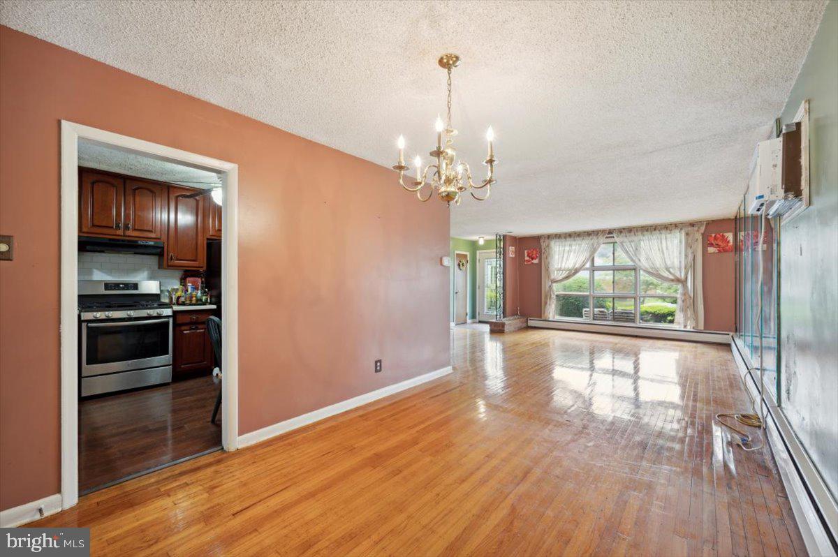 GLADSTONE MANOR - Residential