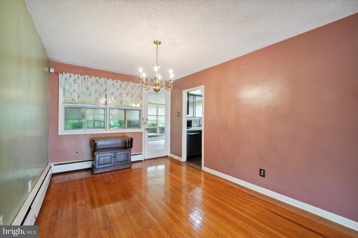 GLADSTONE MANOR - Residential