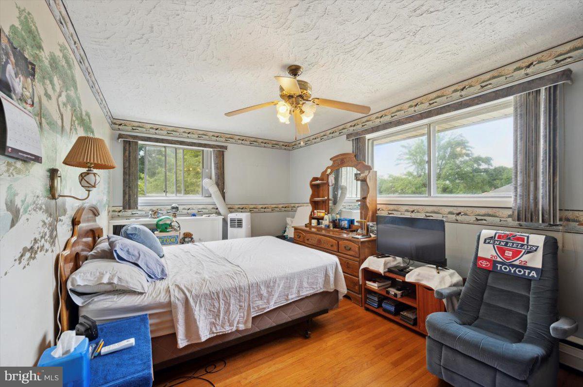 GLADSTONE MANOR - Residential