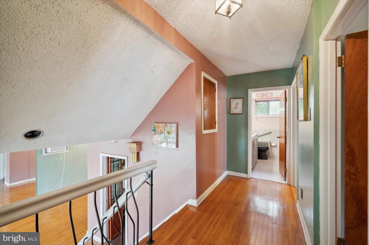 GLADSTONE MANOR - Residential