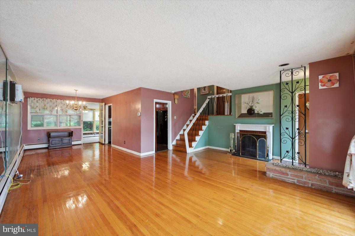 GLADSTONE MANOR - Residential