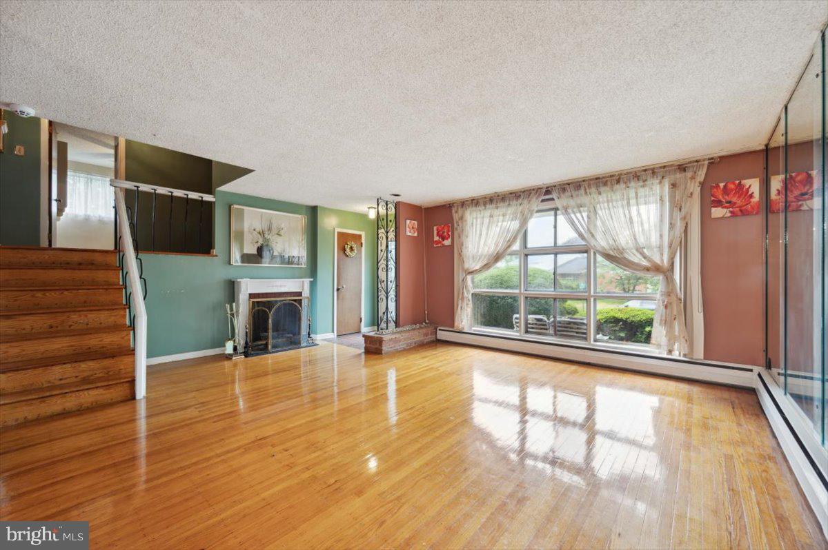 GLADSTONE MANOR - Residential