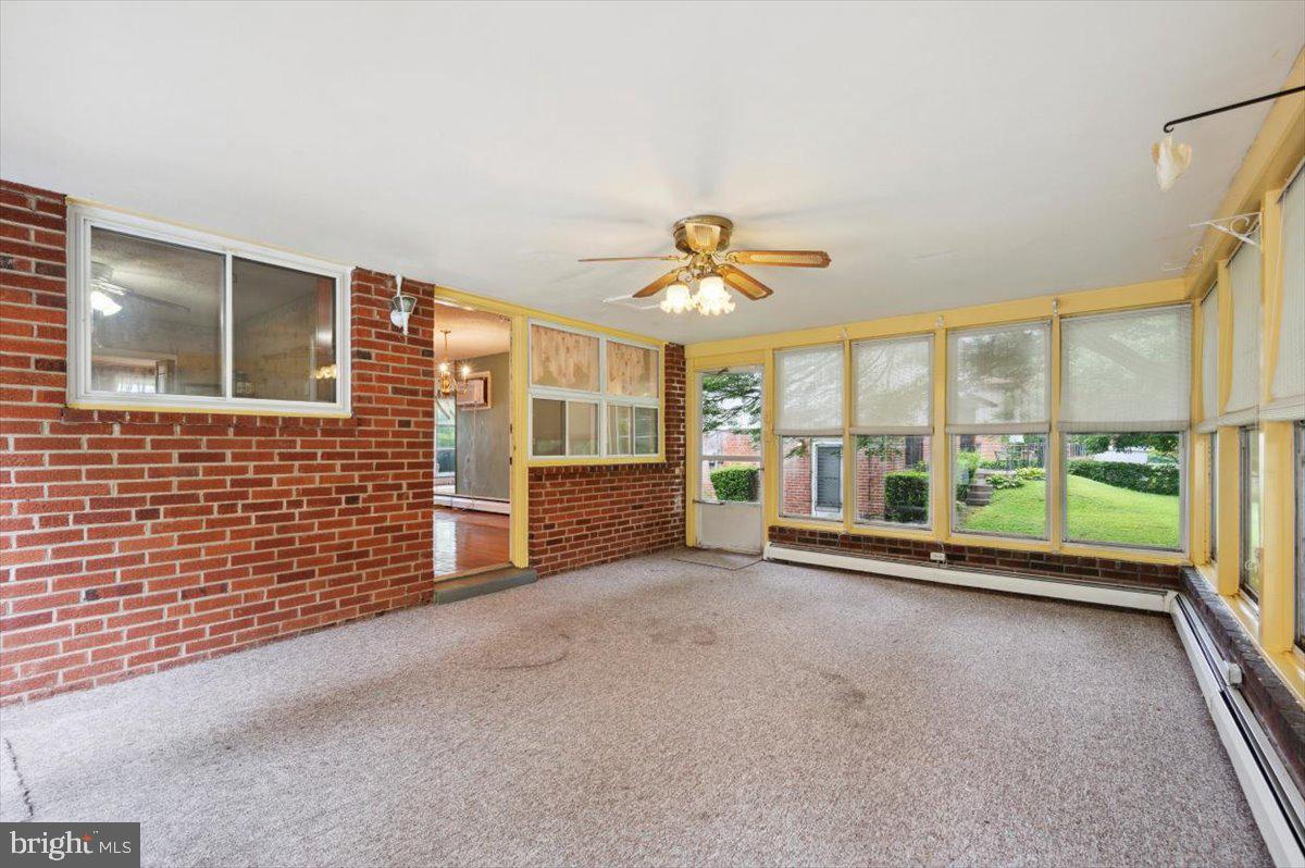 GLADSTONE MANOR - Residential