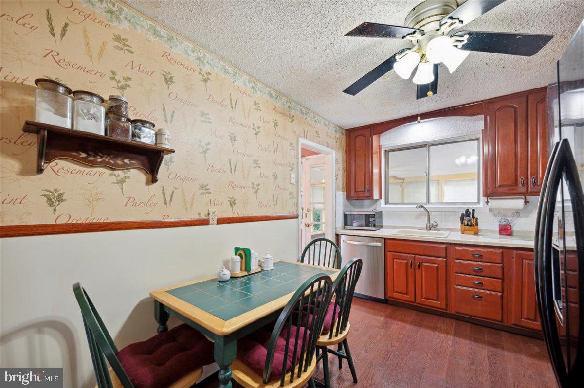 GLADSTONE MANOR - Residential